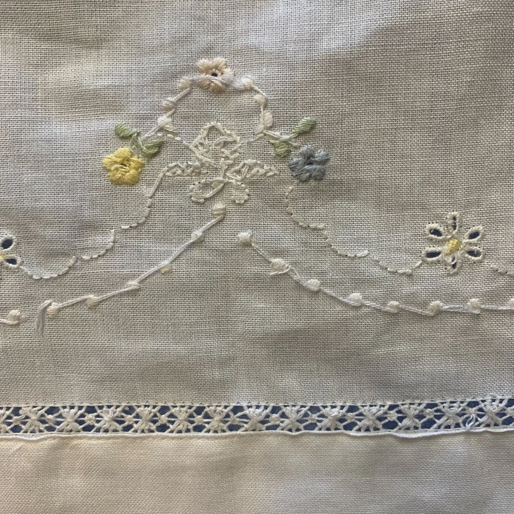 Elegant Embroidered White Guest Hand Towel